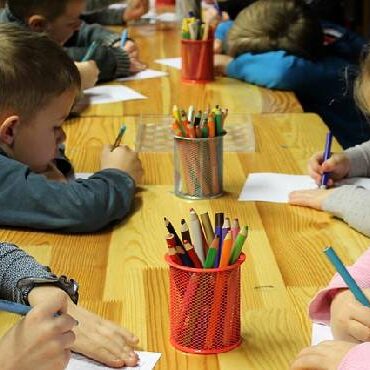 Bambini stranieri e scuola, in un volantino  plurilingue le informazioni per l’iscrizione
