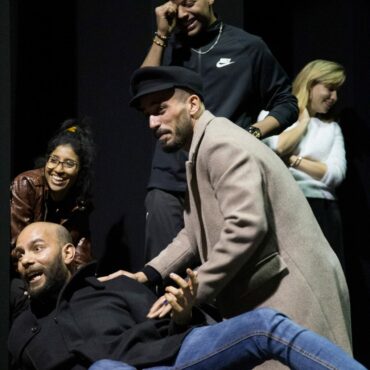Scuola di italiano della CDS: Intervista a tre studenti/attori del laboratorio teatrale
