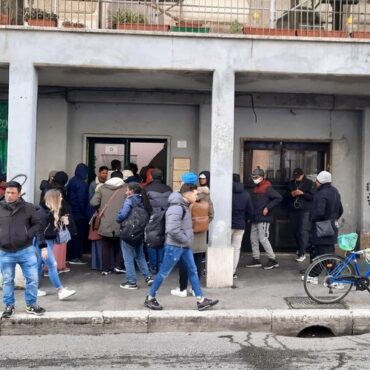 Rapporto sulla scuola di italiano di Casa dei Diritti Sociali: tornano a crescere gli studenti dopo gli anni della pandemia