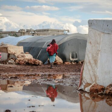 Report UNHCR: nell’ultimo anno sono aumentate del 21% le persone costrette a migrare