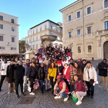 Grande partecipazione degli studenti della Scuola d’italiano alla passeggiata ai monumenti e ai vicoli di  Trastevere
