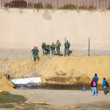 Report Migrantes 2023: record di rifugiati nel mondo mentre si restringono le tutele in Europa e in Italia