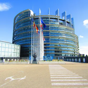 Sì della Commissione Libertà Civili Ue al Pacchetto immigrazione e asilo: a rischio la tutela dei diritti umani nell’Unione